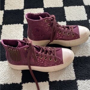 ⭐️RARE 2000’s PLATFORM CONVERSE